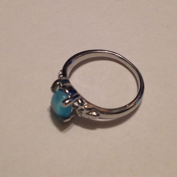 Cats Eye Ring - Picture 2 of 5